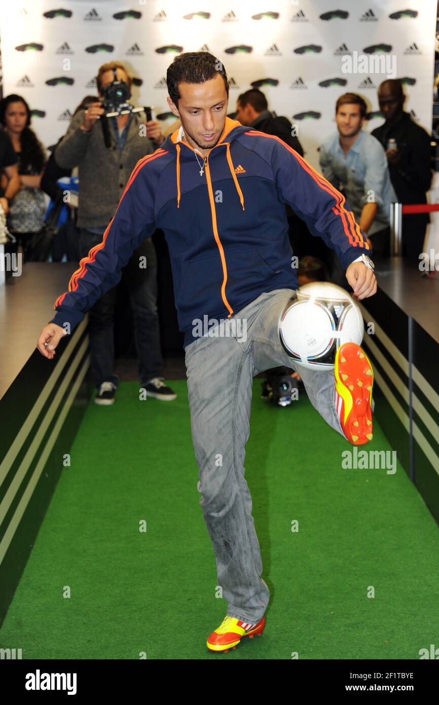 FÚTBOL - PRESENTACIÓN DE ZAPATOS NUEVOS ADIDAS - MI ENTRENADOR F50 - TIENDA  ADIDAS / PARÍS (FRA) - 06/12/2011 - FOTO / PHILIPPE MILLEREAU KMSP / DPPI -  NENE ( PARIS SAINT GERMAIN TEAM Fotografía de stock - Alamy