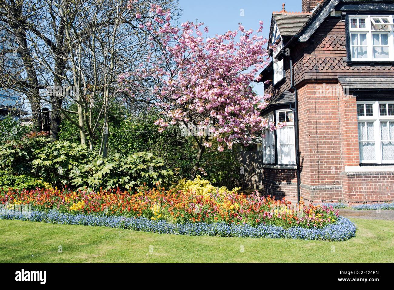 Cama de flores, el Lodge Clisved Park, Stoke Newington, Londres Borough de Hackney Foto de stock