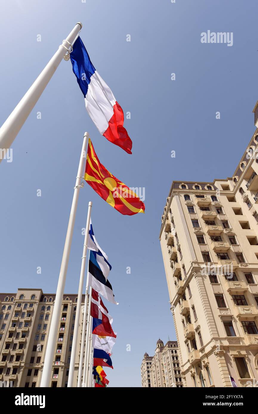 Bandera francesa en el pueblo de los atletas durante los Juegos Olímpicos europeos 1st de 2015 en Baku, Azerbaiyán, el 11 de junio de 2015 - Foto Philippe Millereau / KMSP / DPPI Foto de stock