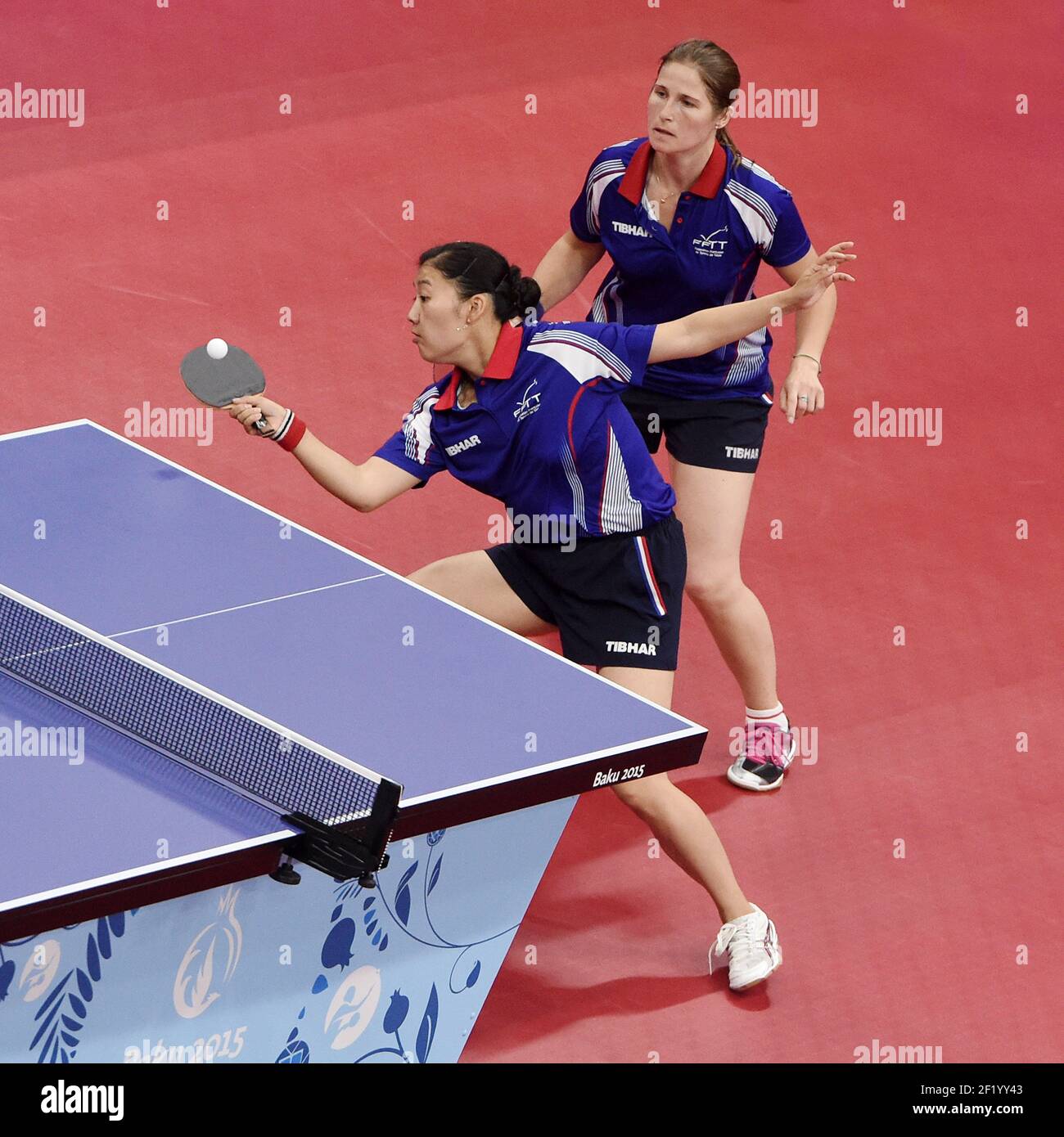 Carole Grundisch, Li Xue de Francia compite en los cuartos de final del  equipo femenino de la mesa de tenis durante los Juegos Olímpicos europeos  2015 1st en Baku, Azerbaiyán, día 2,