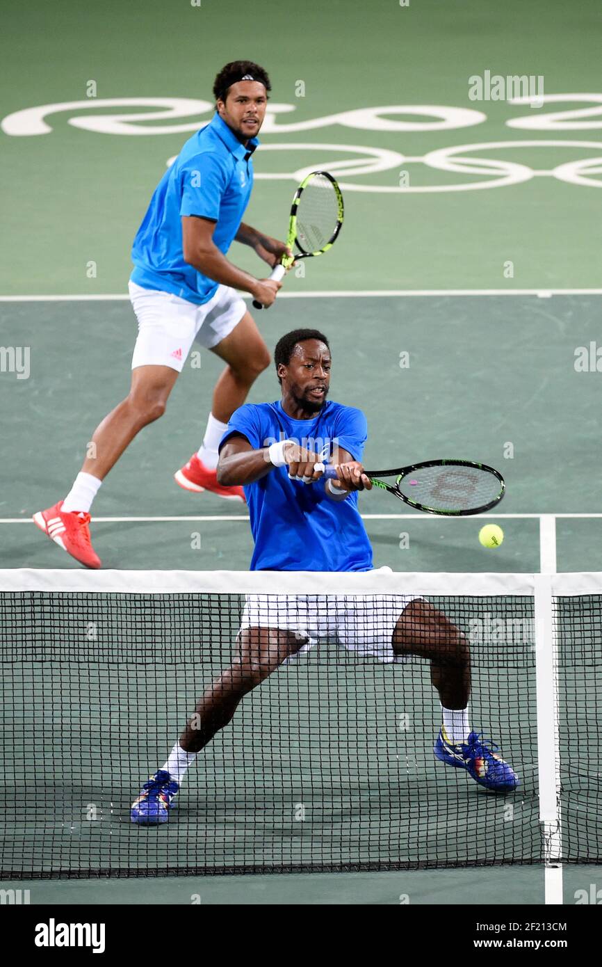 Jo Wilfried Tsonga y Gael Monfils de Francia en acci n durante su