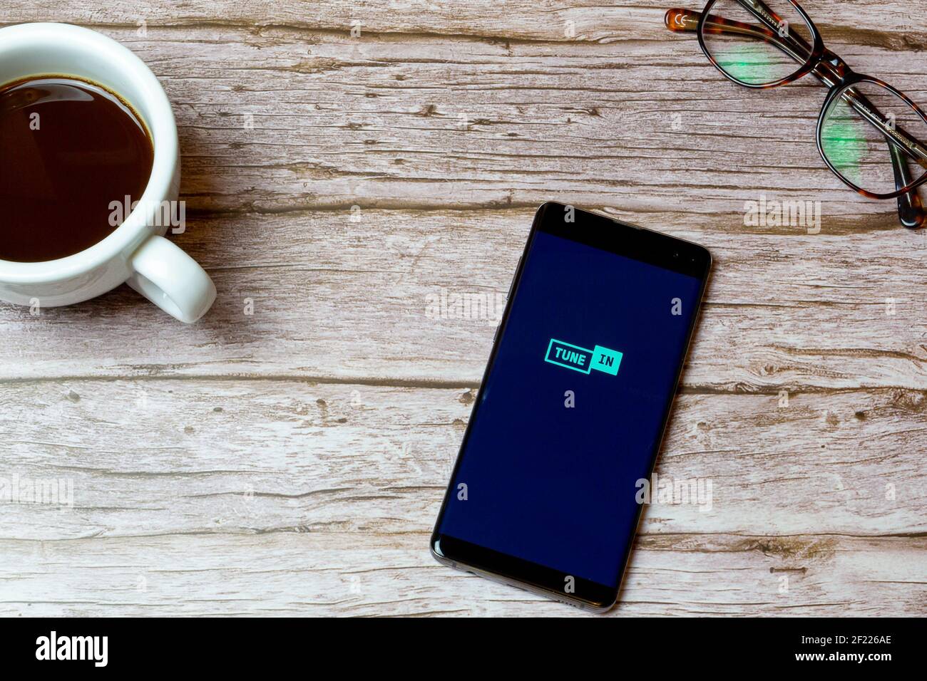 Radio app fotografías e imágenes de alta resolución - Alamy