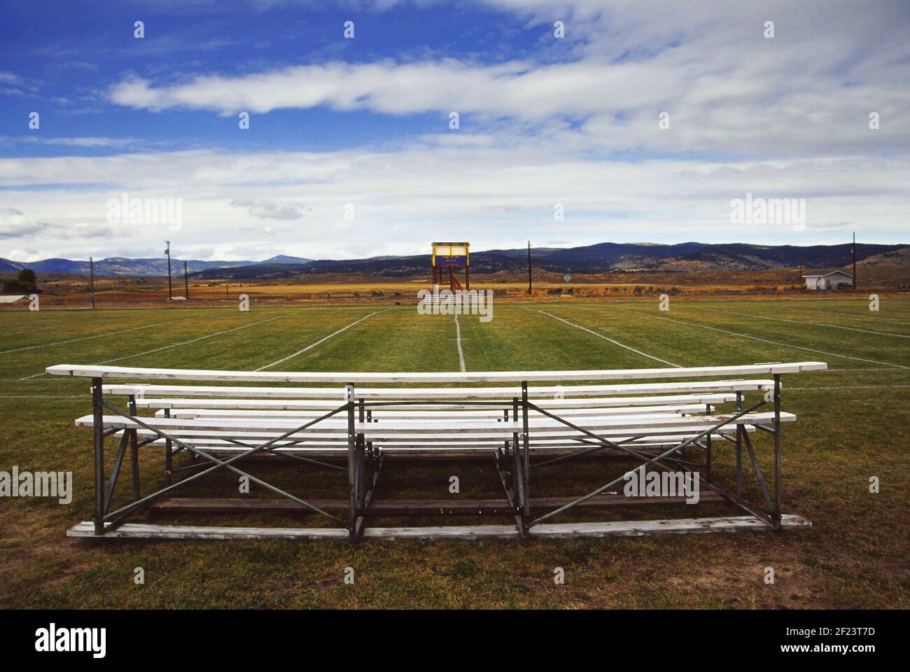 Campo de fútbol Burnt River High School en Unity, Oregón; Condado de Baker, EE.UU Foto de stock