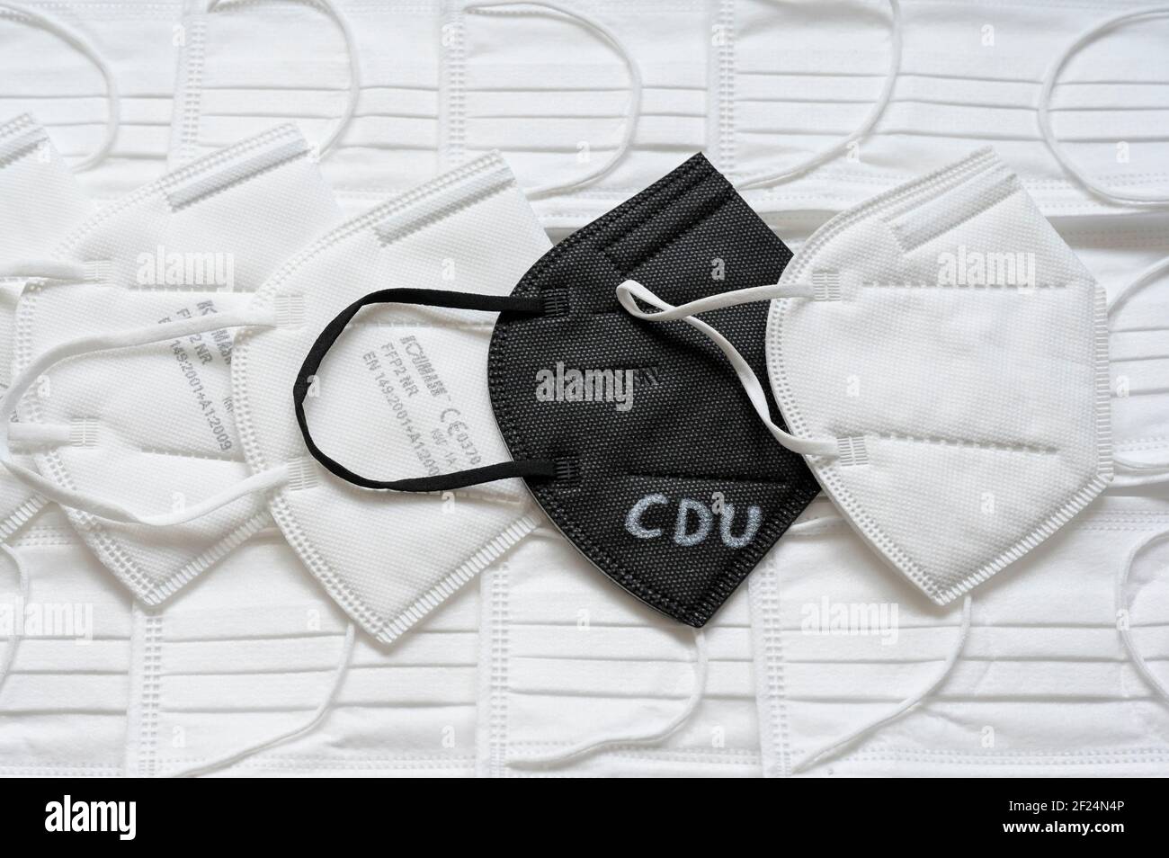 Weisse Masken Fotos e Imágenes de stock Alamy