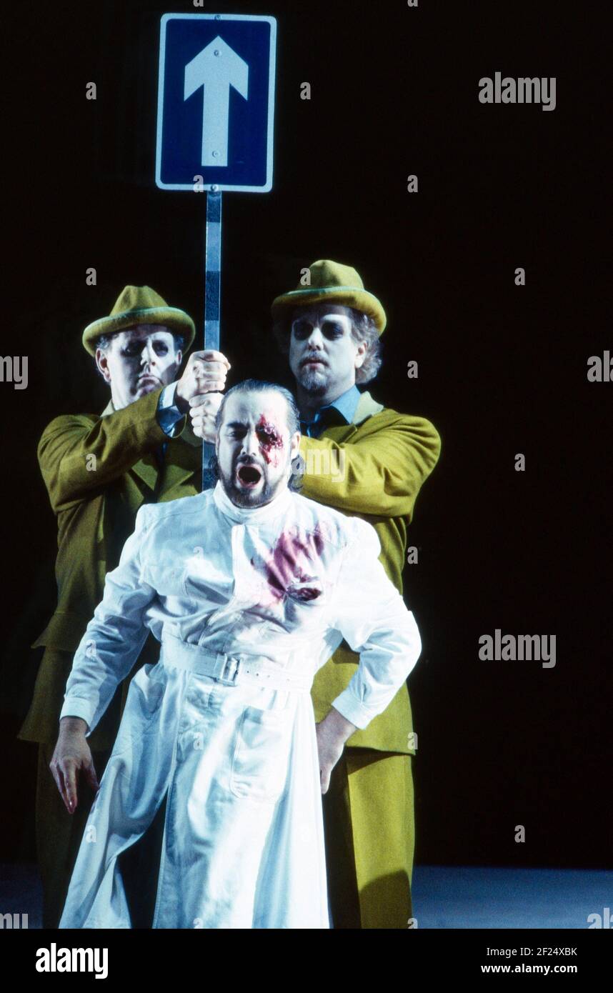 l-r: Gwynne Howell (Fasolt), John Tomlinson (Wotan), Carsten Stabell (Fafner) en DAS RHEINGOLD por Wagner en la Royal Opera, Covent Garden, Londres WC2 13/10/1994 director: Bernard Haitink diseño: Nigel Lowery iluminación: Pat Collins director: Richard Jones Foto de stock