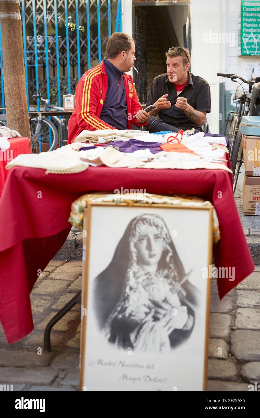 El mercado callejero más antiguo de Sevilla, el Mercadillo de los Jueves, el mercado de los jueves, Sevilla, Andalucía, España Foto de stock