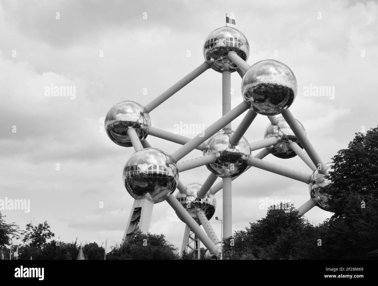 Atomium de Brussel en blanco y negro Foto de stock