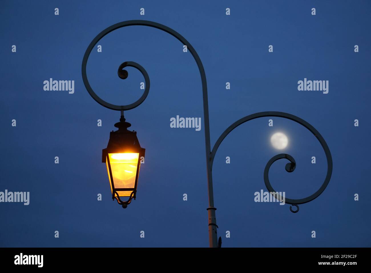 Poste de la lámpara de cerca fotografías e imágenes de alta resolución -  Alamy