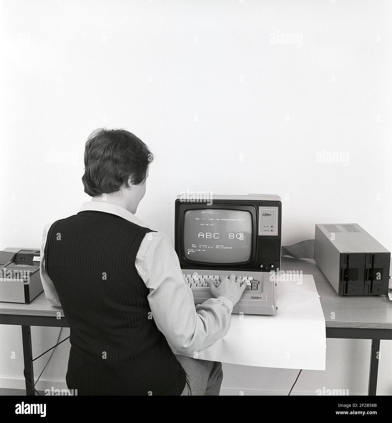 ABC 80. Advanced Basic Computer 80 fue un ordenador personal diseñado por  la corporación sueca Dataindustrier y fabricado por Luxor a finales de  1970s. Fue introducido en el mercado el 24 1978