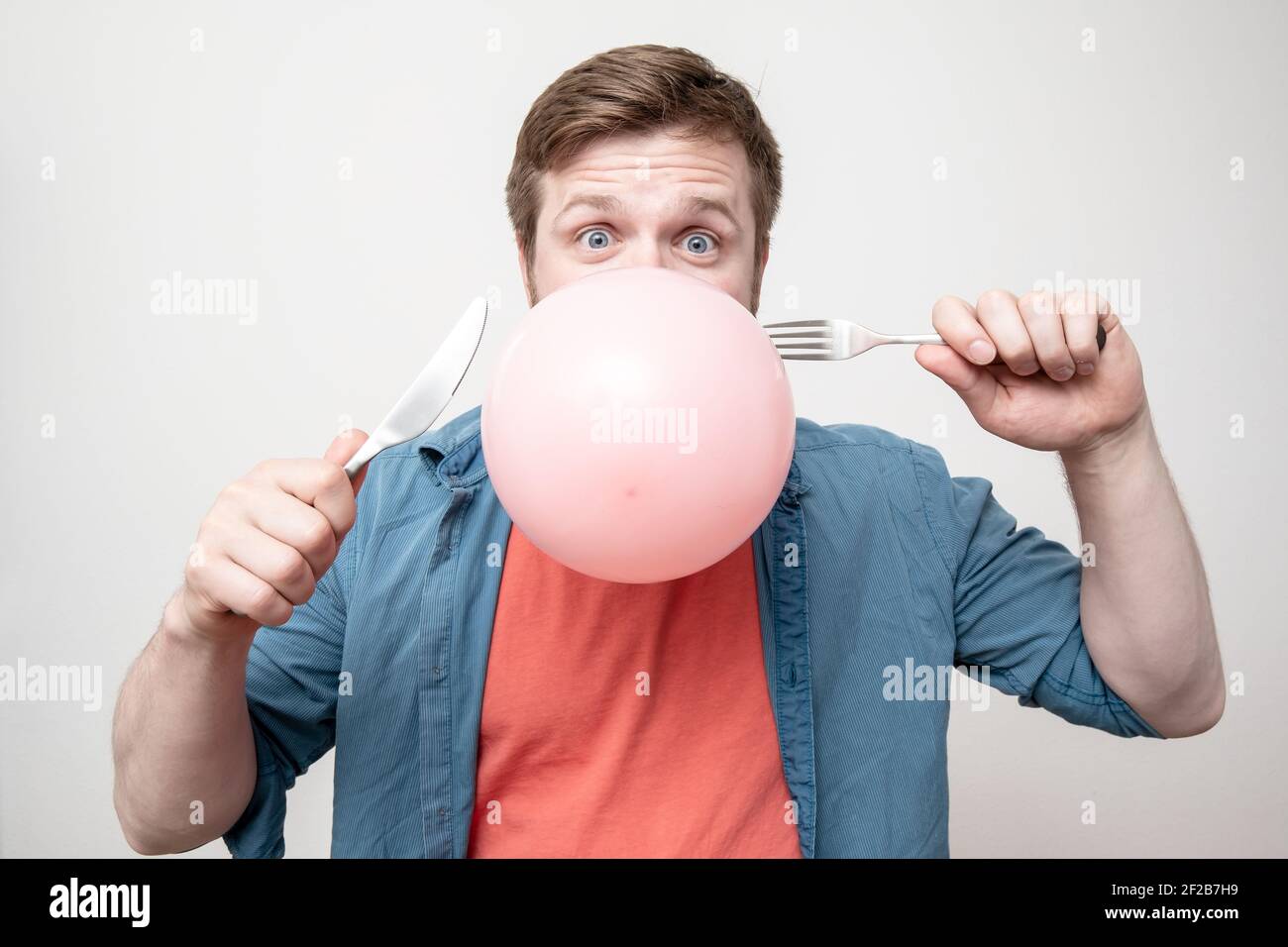Inflating balloon funny fotografías e imágenes de alta resolución - Alamy