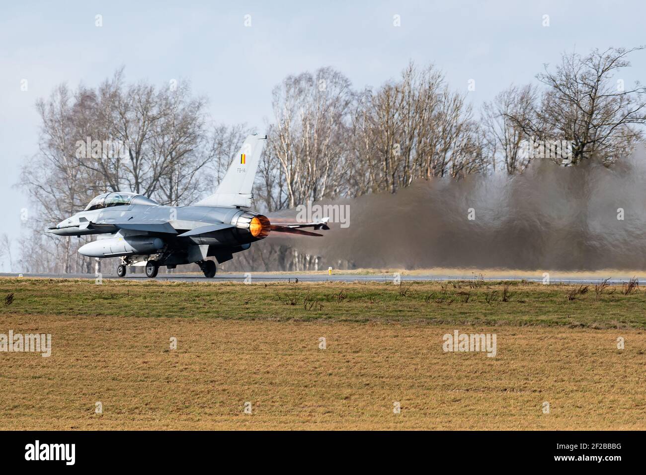 Un avión de combate Lockheed F-16 de la Fuerza Aérea belga en la base Aérea de Florennes. El F-16 es un avión de combate multifunción de un solo motor. Foto de stock