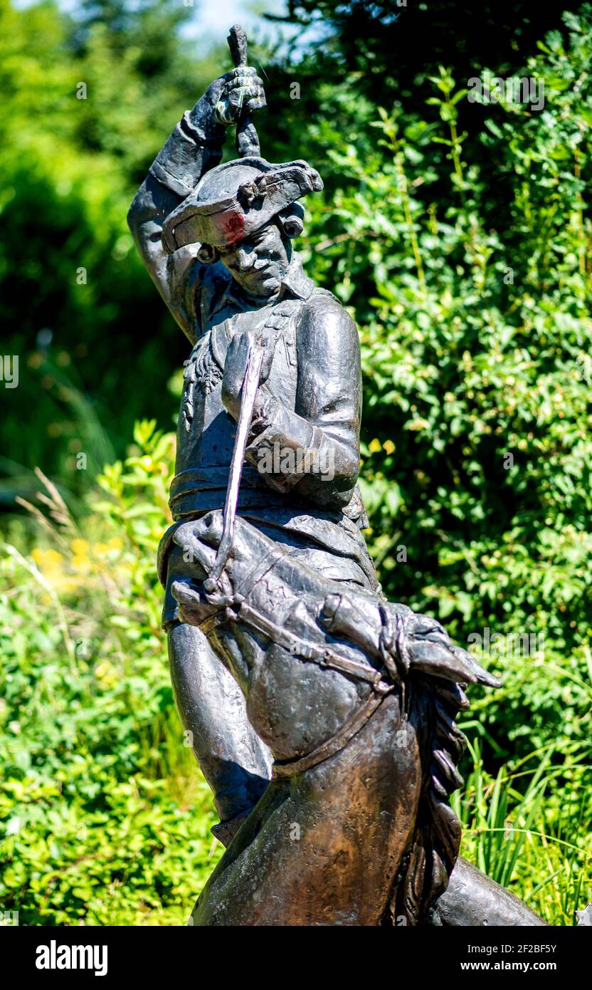 Bodenwerder, Alemania. 23rd de junio de 2020. Una escultura del barón Muenchhausen en un parque en Bodenwerder (Alemania), 23 de junio de 2020. Crédito: dpa/Alamy Live News Foto de stock