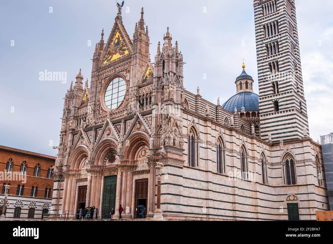 Magnífica Catedral de nuestra Señora de la Asunción en Siena en Toscana, Italia Foto de stock