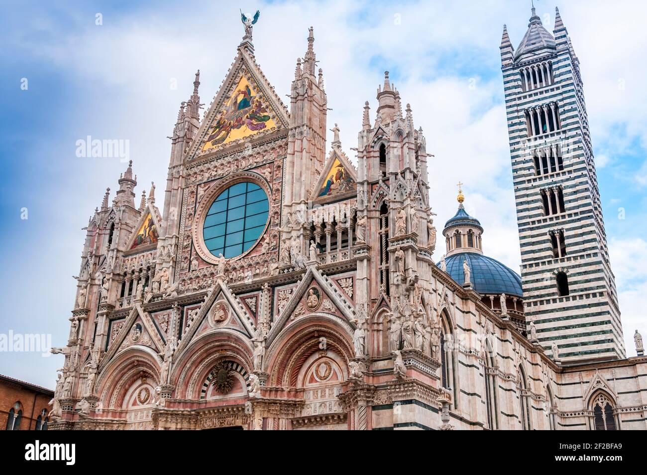 Magnífica Catedral de nuestra Señora de la Asunción en Siena en Toscana, Italia Foto de stock