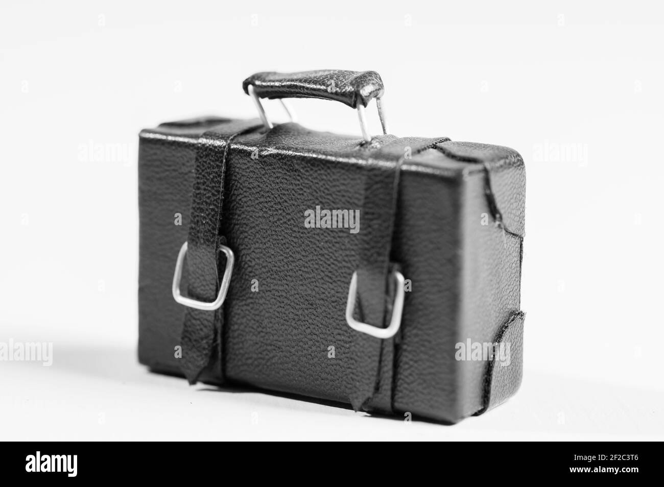 Maleta en miniatura para una casa de muñecas Fotografía de stock - Alamy