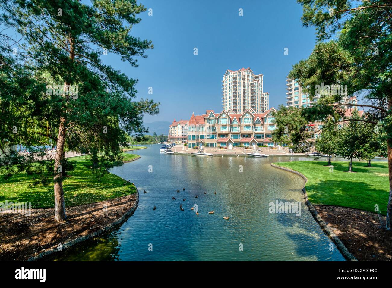 Edificio residencial de lujo frente al mar en Vancouver, Canadá