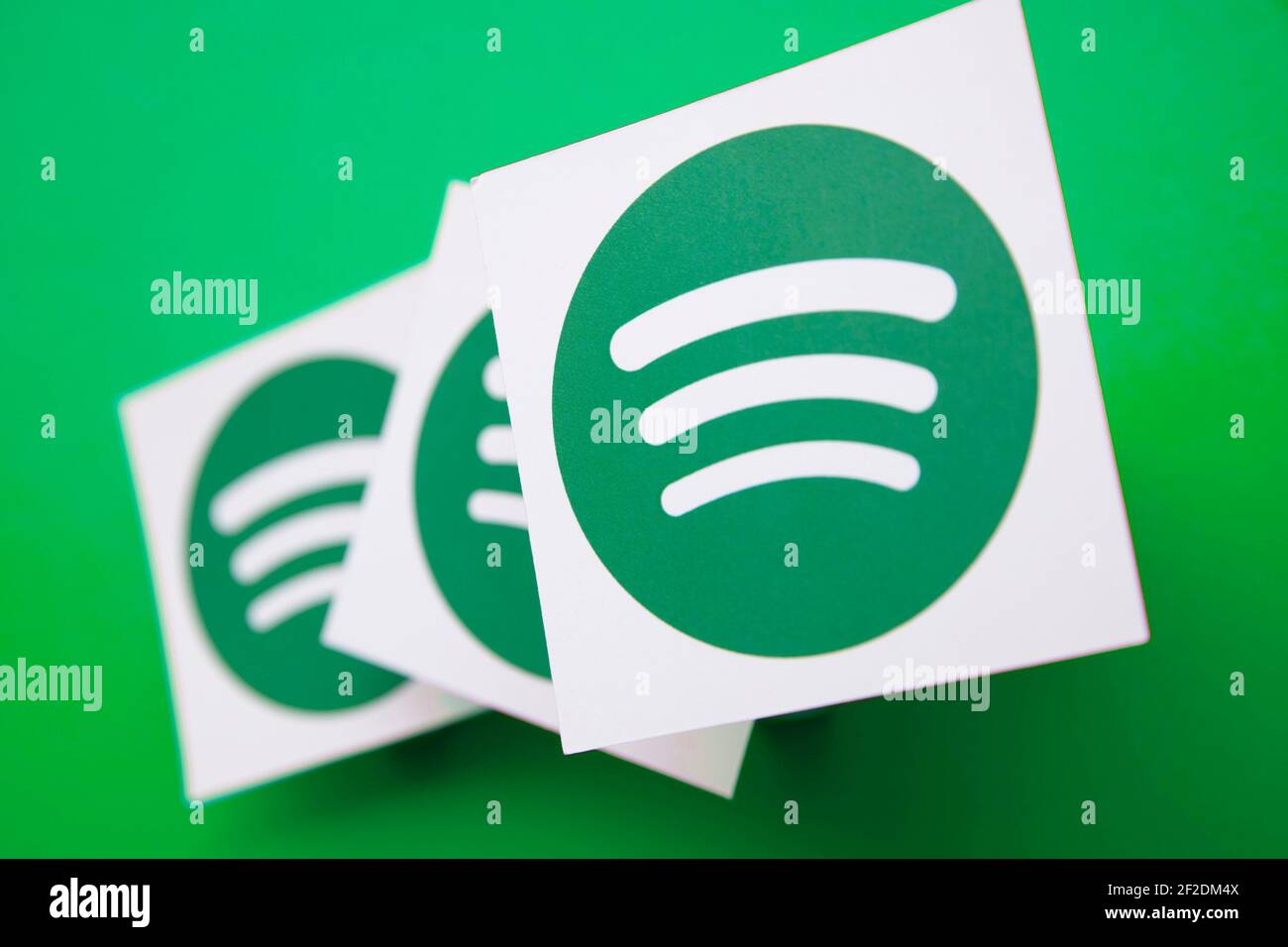 LONDRES, Reino Unido - Marzo de 2021: Spotify música y audio streaming logotipo del servicio Foto de stock