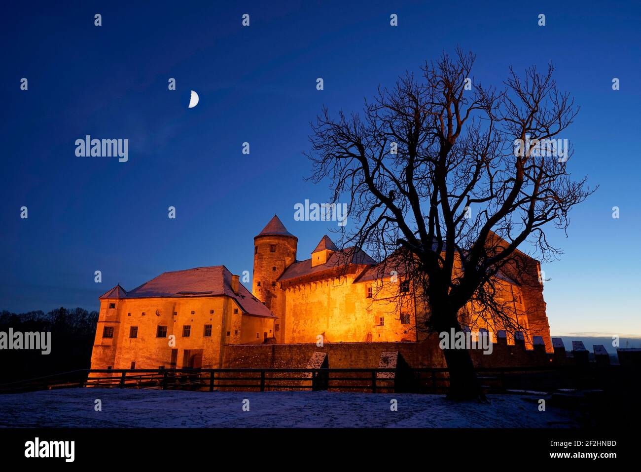 Alemania, Baviera, Alta Baviera, Altötting district, Burghausen, castillo, castillo principal, por la noche, iluminado, luna Foto de stock