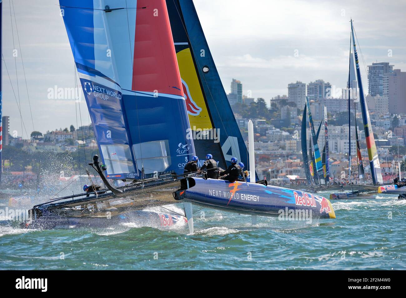 Siguiente Equipo de vela de World Energy (Fra) durante el segundo día de la  Copa América de la Juventud Red Bull celebrada el AC45 de San Francisco  (oeste de EE.UU.) del 1st