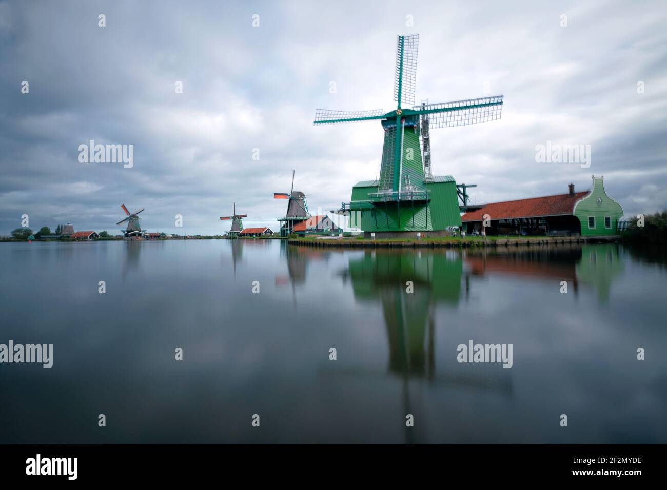 Molinos de viento históricos de Zaanse Schans, Zaandam, Zaanstad, Holanda del Norte, países Bajos, Europa Foto de stock