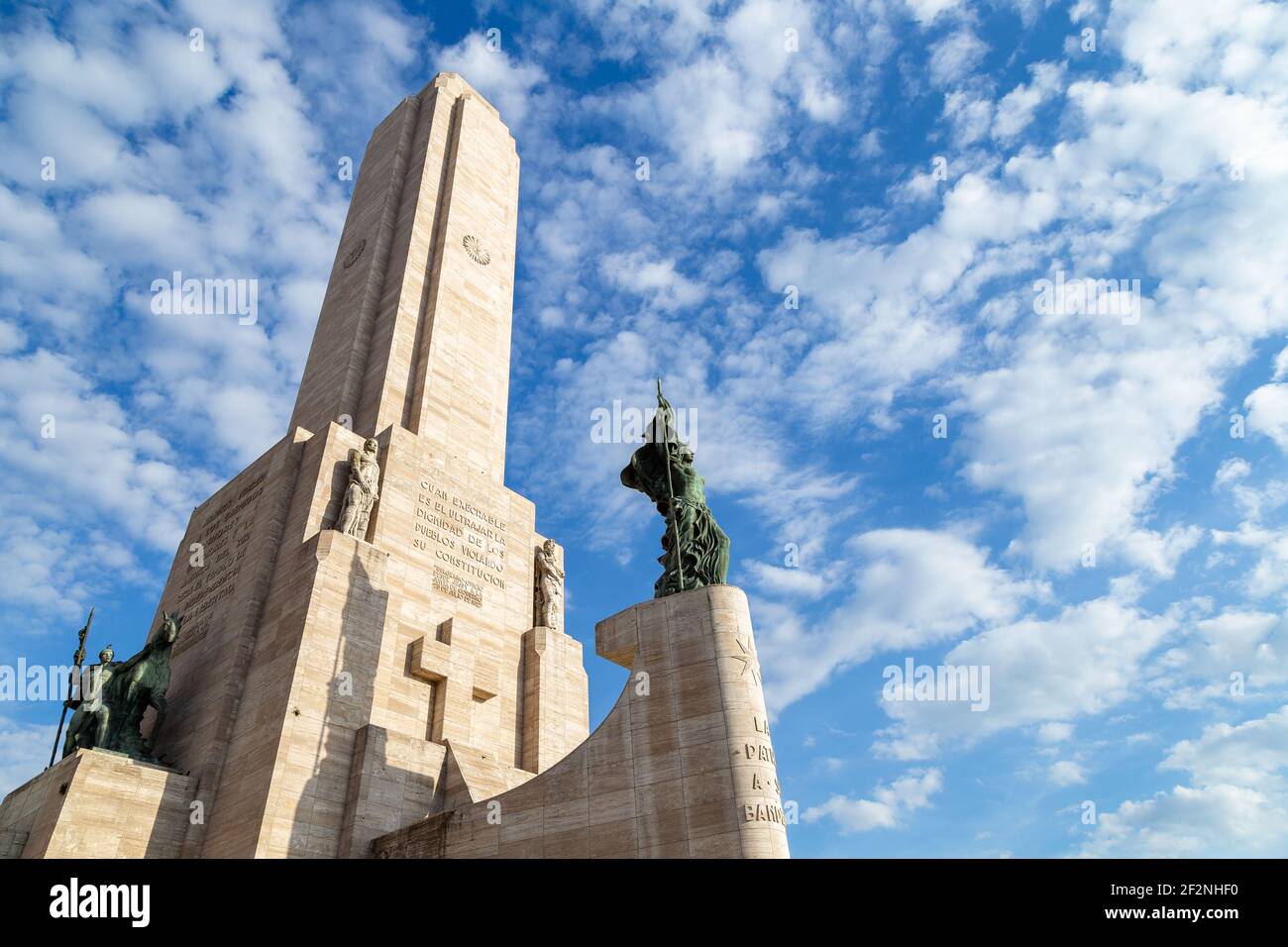 Monumento a la Bandera Nacional ubicado en la ciudad de Rosario, Argentina.  Monumento a la Bandera. Torre principal Fotografía de stock - Alamy