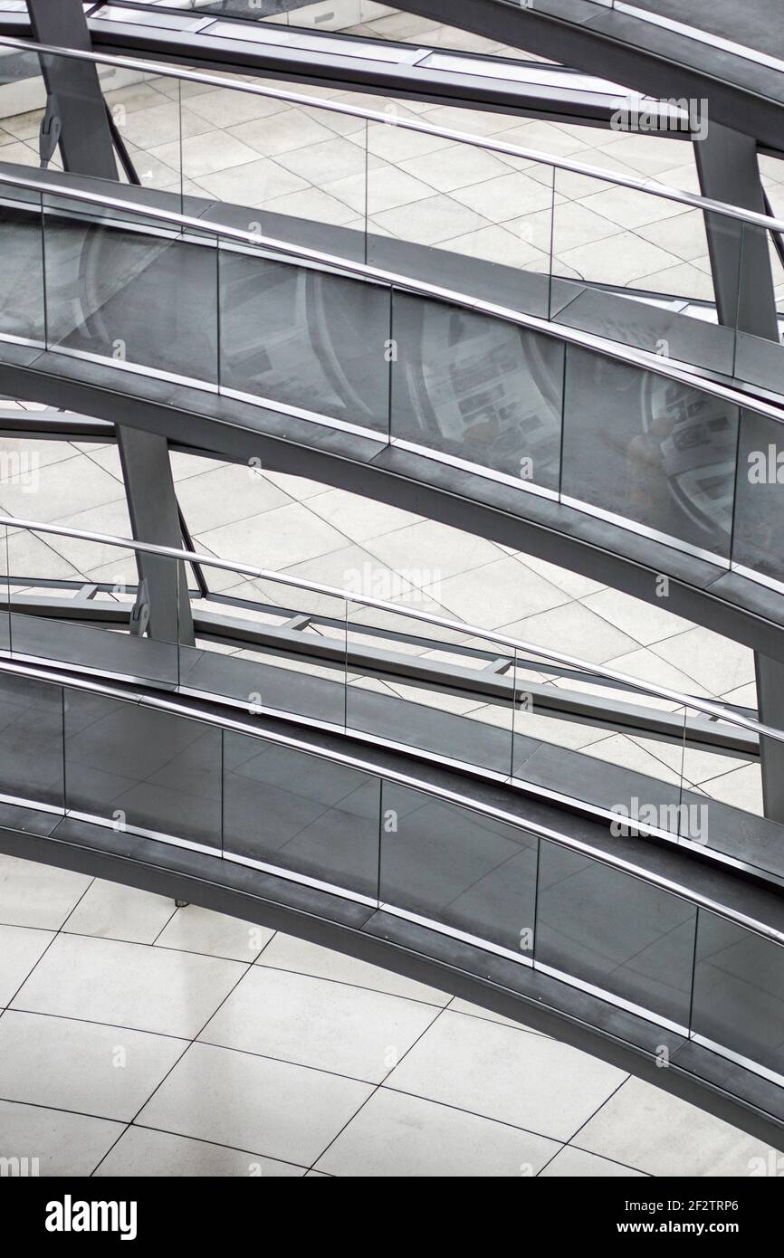 Arquitectura moderna del Reichstag . Ventanas de detalle y acero Foto de stock
