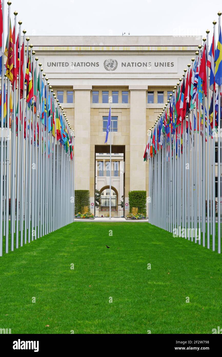 GINEBRA, SUIZA -5 DE ABRIL de 2019- firma en la entrada del edificio de la  sede de las Naciones Unidas (ONU) en Ginebra, Suiza Fotografía de stock -  Alamy
