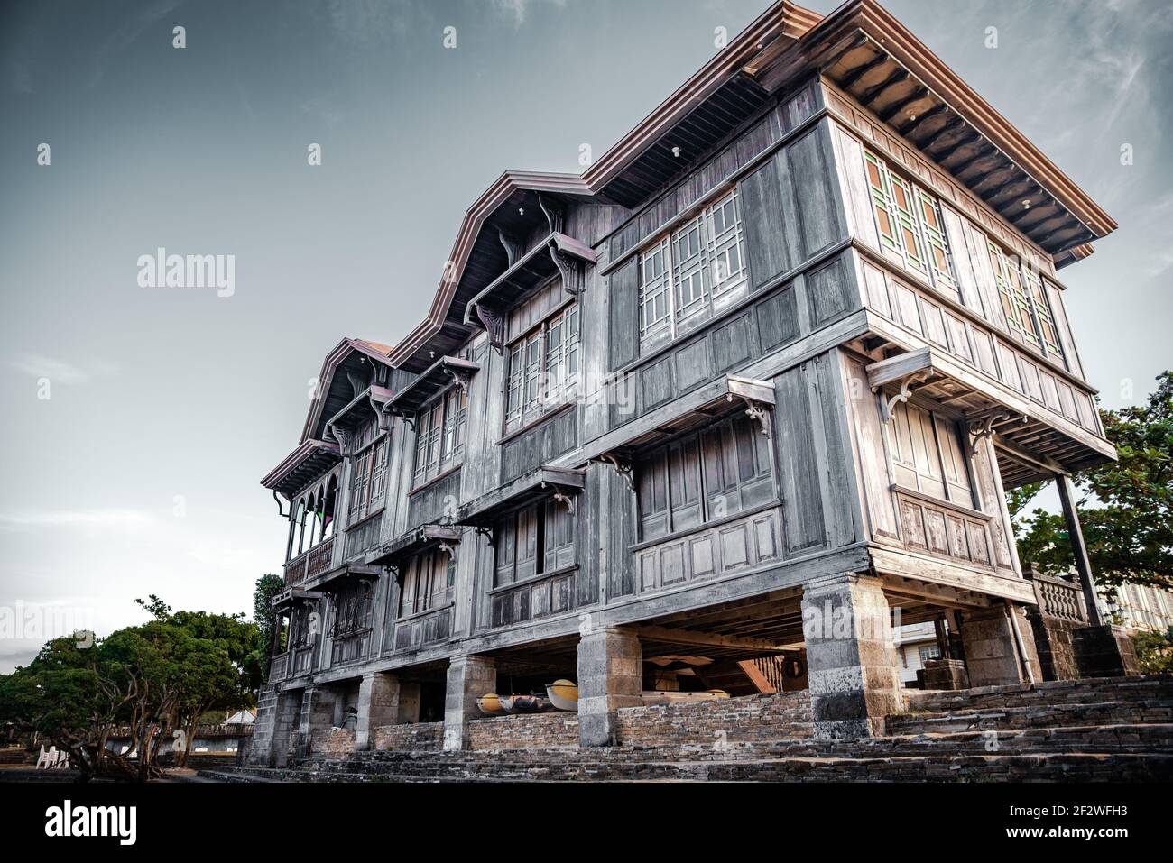 Hermosas casas culturales y patrimonio filipino reconstruidas que forman  parte del complejo las Casas Filipinas de Acuzar en Bagac, Bataan,  Filipinas Fotografía de stock - Alamy
