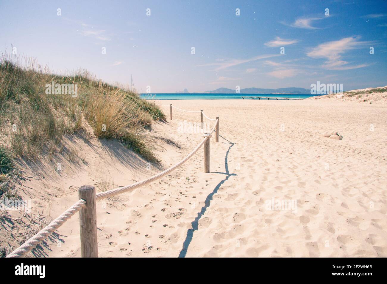 Playa de Formentera, playa soleada Foto de stock