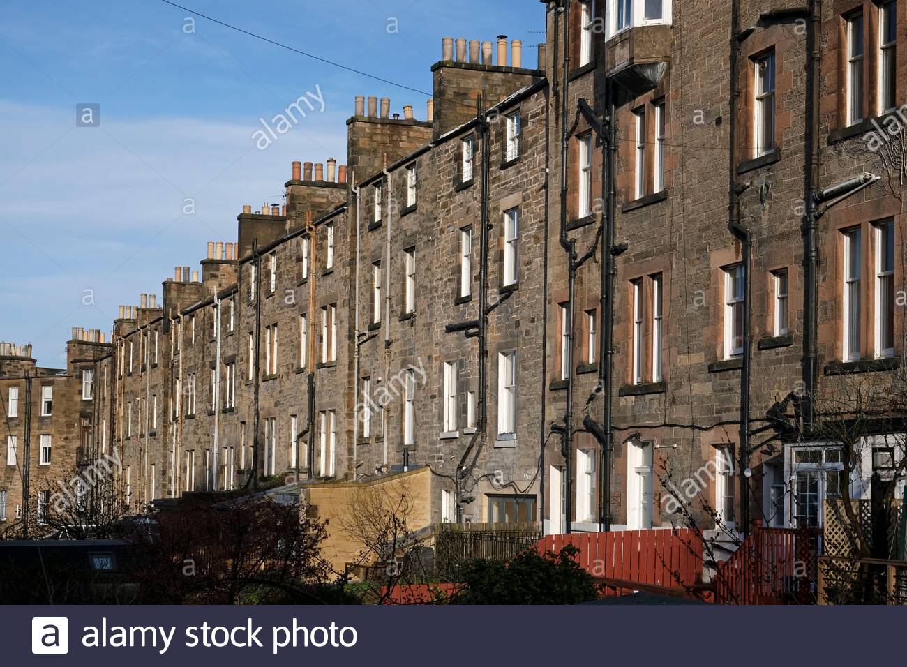 Fila de viviendas vistas desde la elevación trasera, New Town Streets, viviendas de lujo, Edimburgo, Escocia Foto de stock