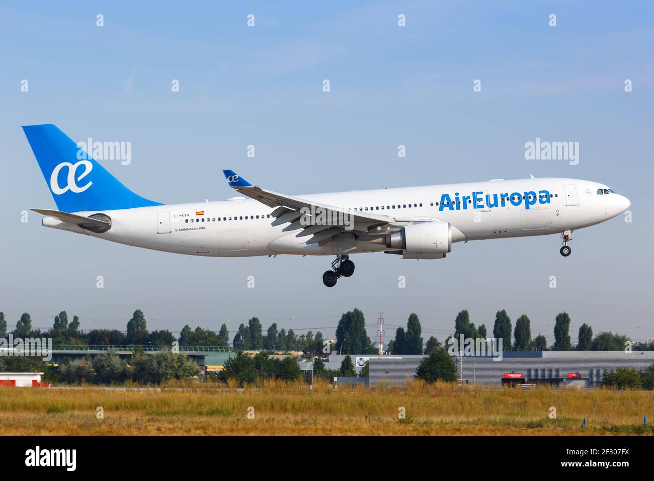 París, Francia - 16 de agosto de 2018: Air Europa Airbus A330 en el  aeropuerto de París Orly (ORY) en Francia. Airbus es un fabricante europeo  de aviones Fotografía de stock - Alamy