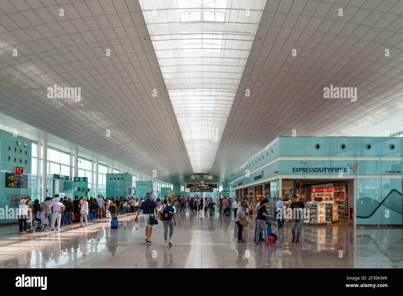 Barcelona airport terminal 1 fotografías e imágenes de alta resolución