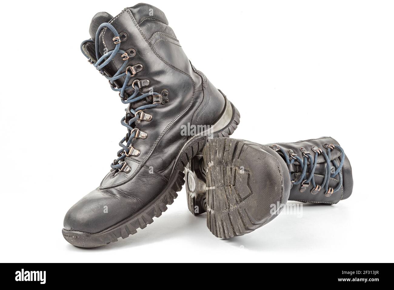 par de cuero negro usado limpio civillano hombres bota de tobillo de 8  pulgadas, aislado en blanco Fotografía de stock - Alamy