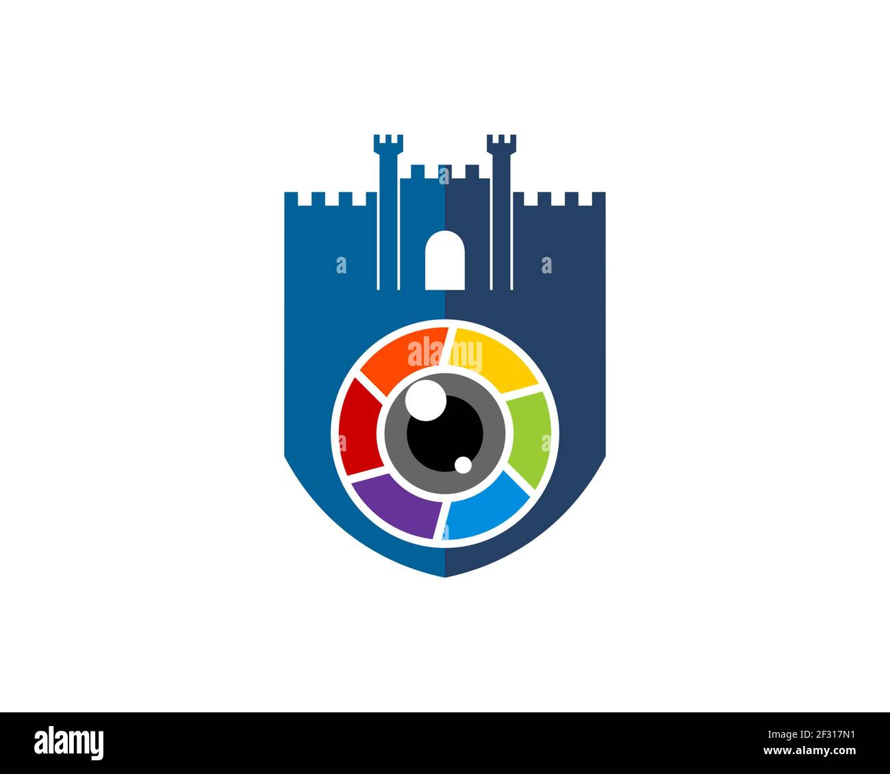 Escudo fortaleza con cámara de lente arco iris Foto de stock