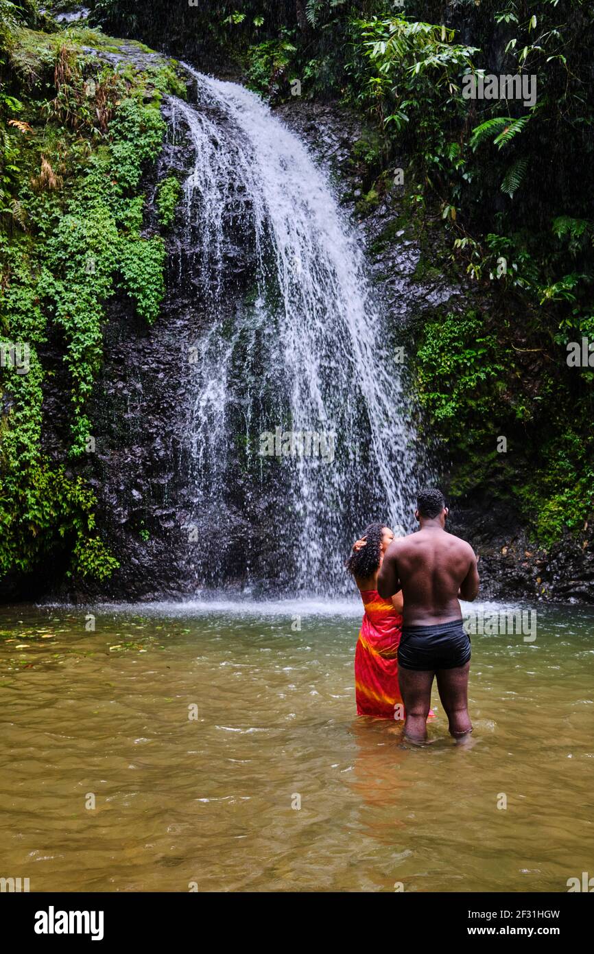 Francia, Indias Occidentales, Martinica, Parque Natural Regional, bosque y cordillera en el centro de la isla, la cascada Saut Gendarme Foto de stock