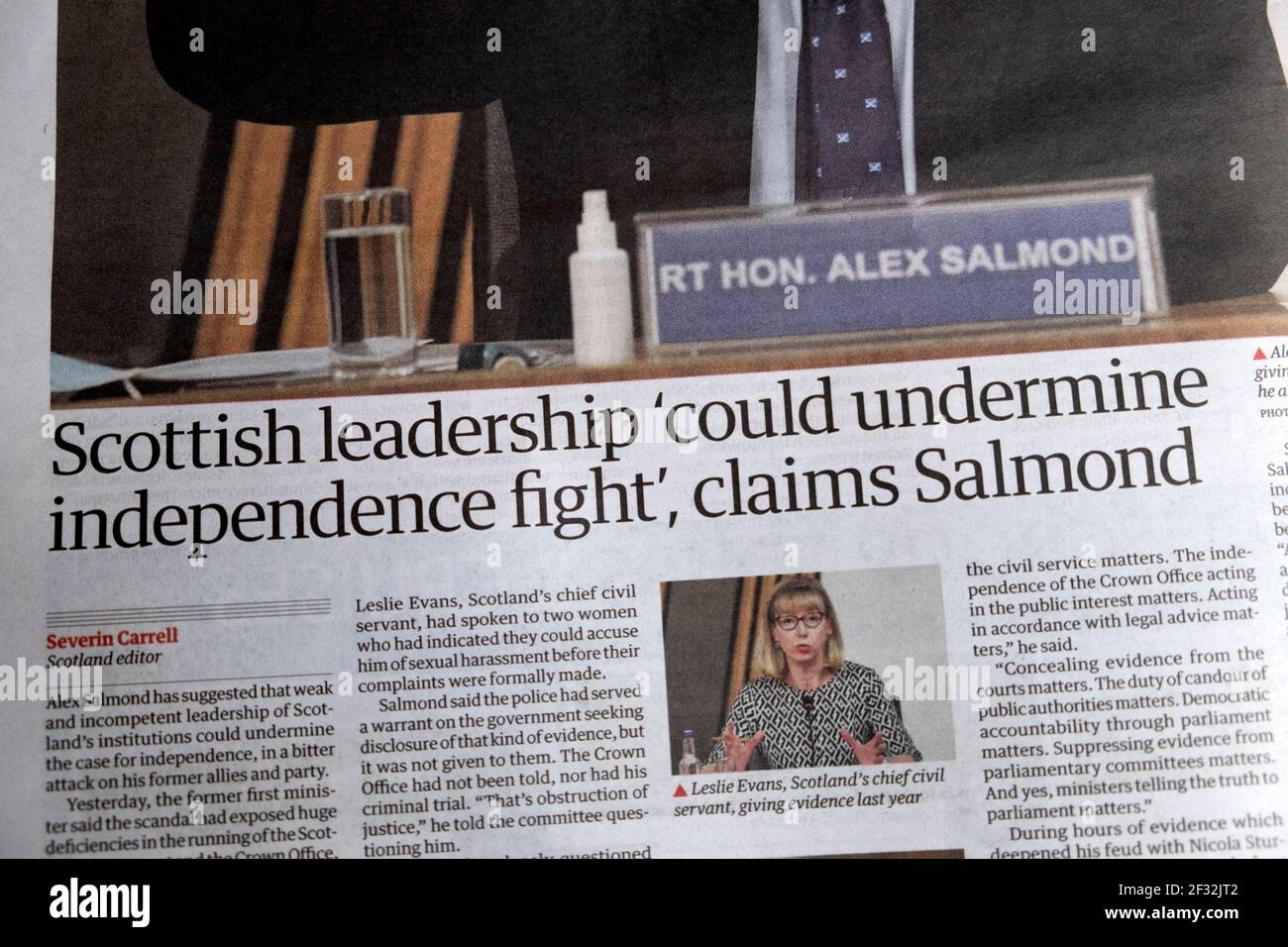 "El liderazgo escocés "podría socavar la lucha por la independencia", afirma Salmond' Guardian periódico titular artículo político el 27 de febrero de 2021 Reino Unido Foto de stock
