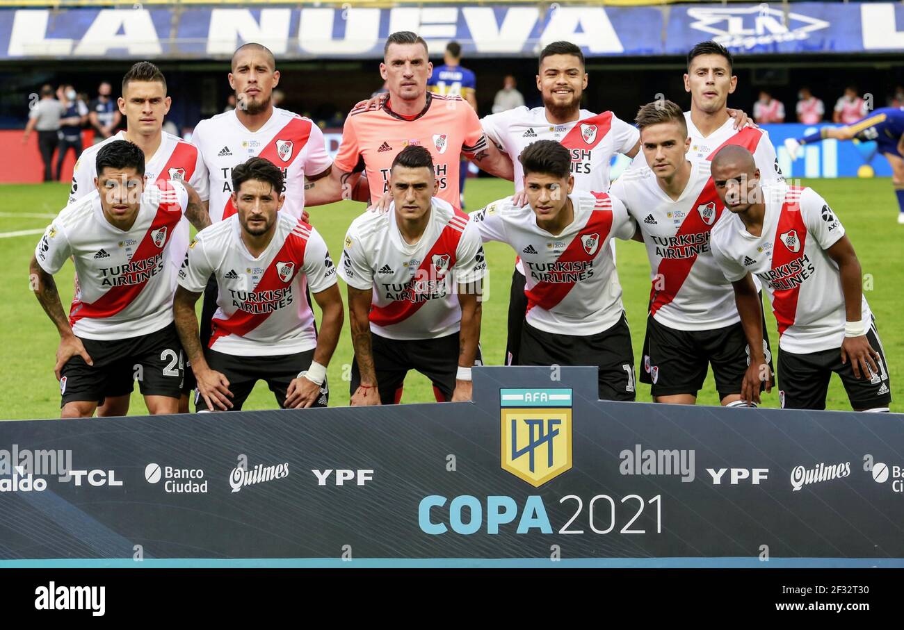 Fútbol primera - Boca Juniors v River Plate - Estadio la Bombonera, Buenos Aires, Argentina - 14 de marzo de 2021 los jugadores de River Plate posan para una foto