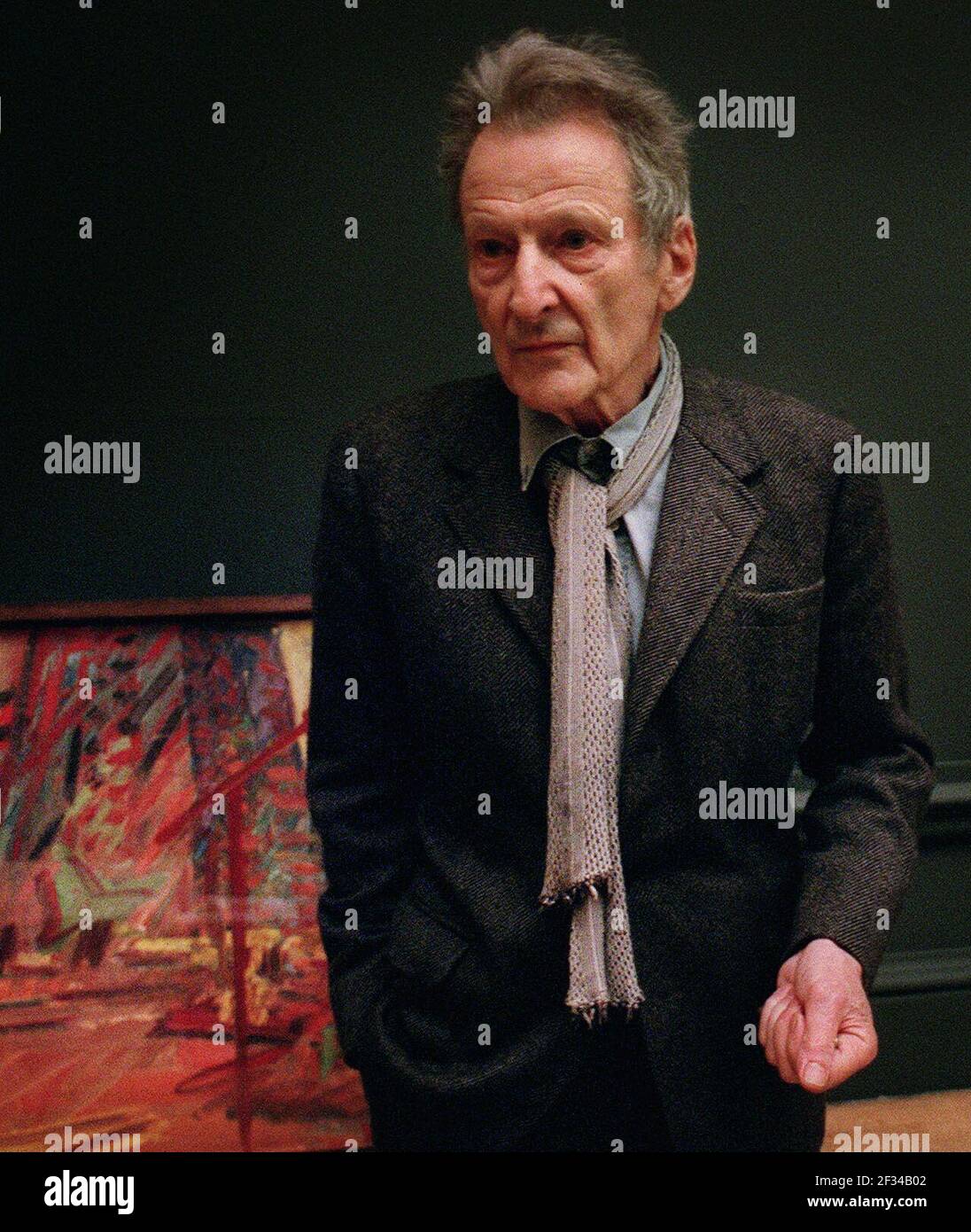 Lucien Freud reunión con Frank Auerbach como la pintura de Auerbach son colgado en la pilston real acadamy05/09/2001 Foto de stock