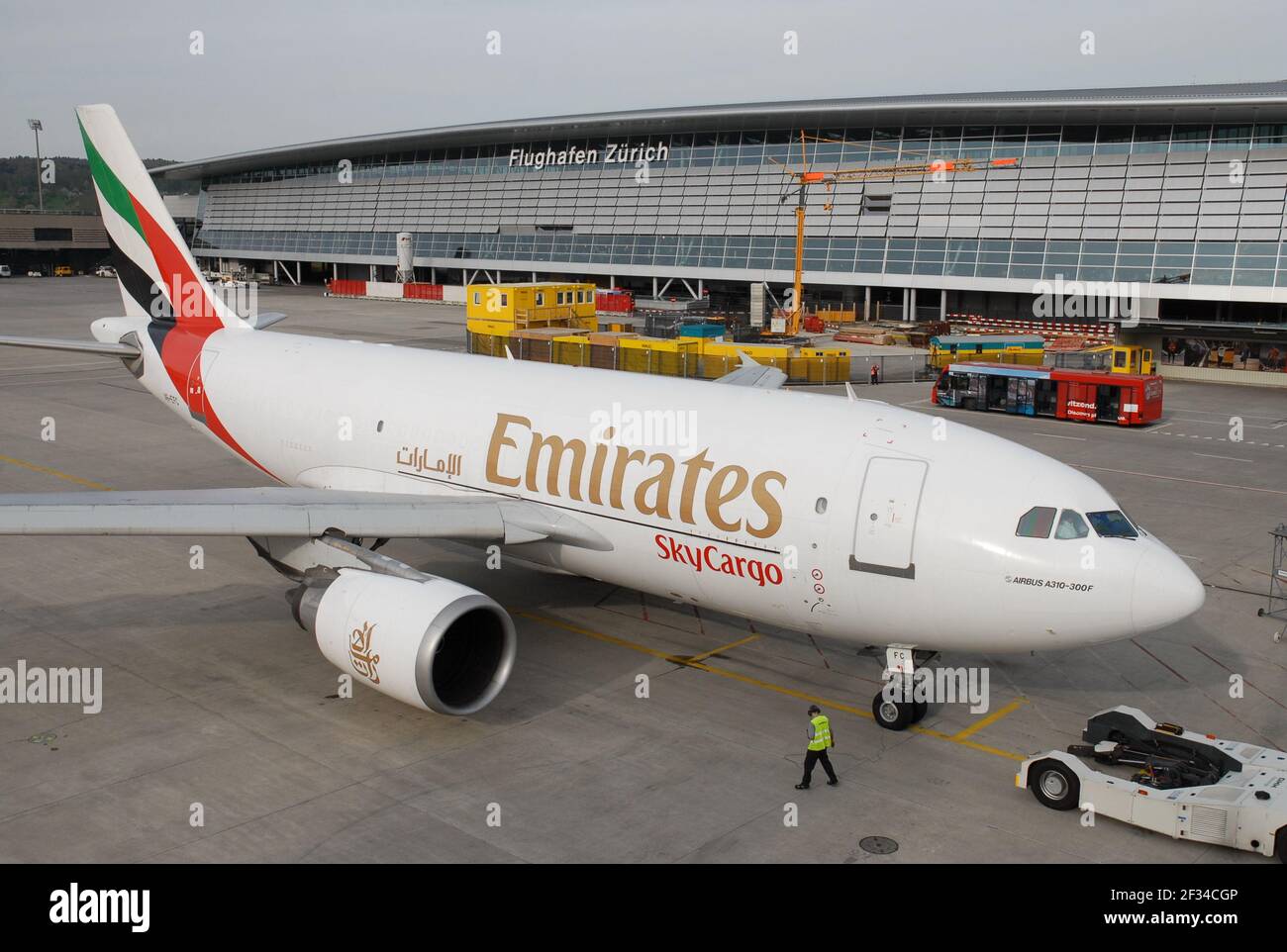 15-03-2021 - aviones genéricos - A6-EFC - Emiratos - Airbus A310. Número de serie 622, tipo 310-304F. Primer vuelo el 2.12.1991, entregado a Emirates o Foto de stock