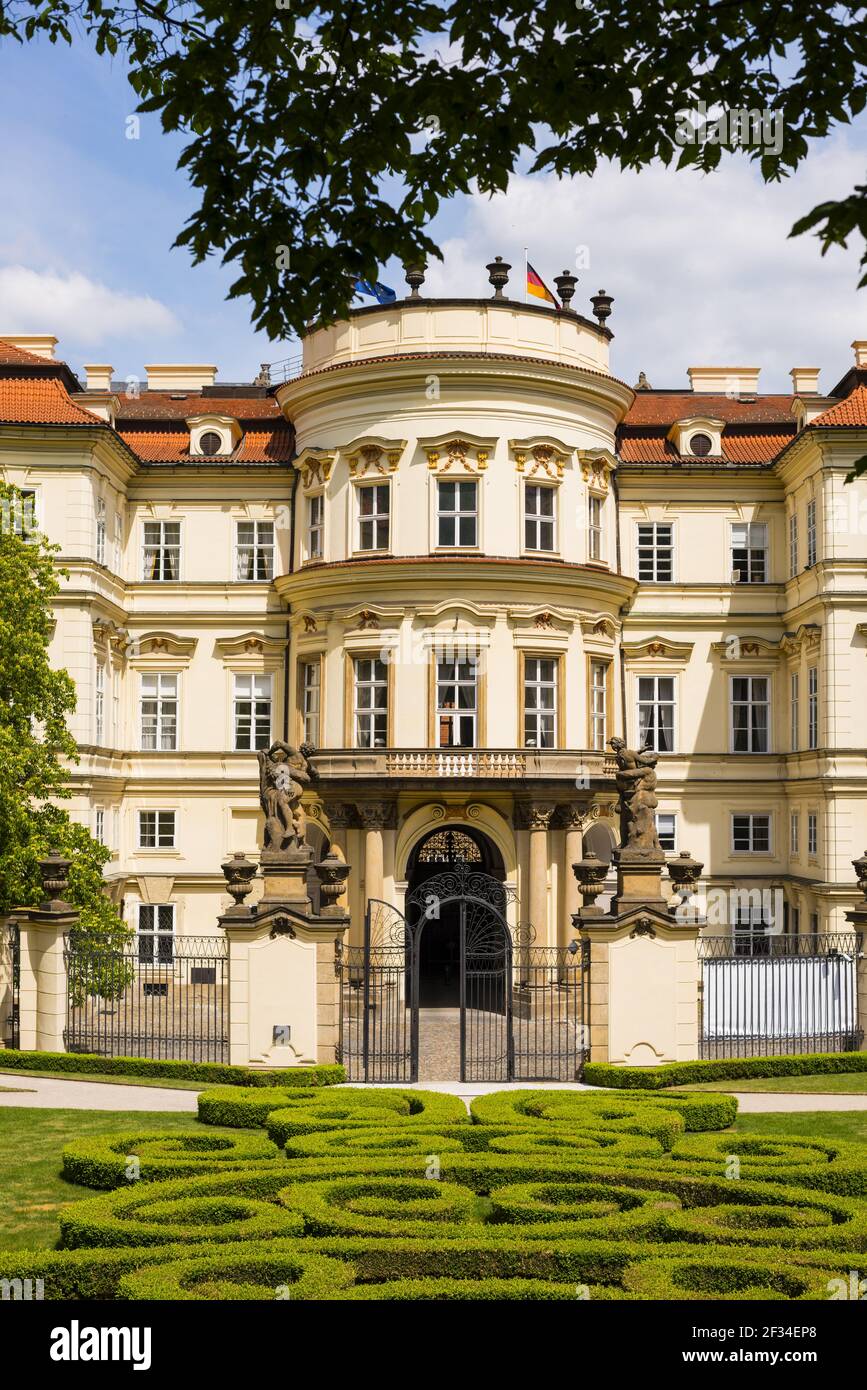 Geografía / viajes, República Checa, Bohemia, reverso de la embajada alemana con Gartengelaende, Palais Lobkowitz, Praga, República Checa, CZE, Libertad de Panorama Foto de stock