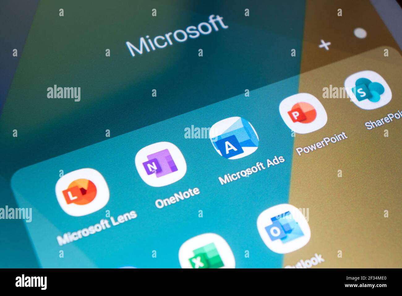 Sankt-Petersburg, Rusia, 7 de marzo de 2021: Microsoft Office aplicaciones  iconos en Samsung Galaxy ficha pantalla primer plano. Aplicaciones Word,  Excel, powerpoint, on Fotografía de stock - Alamy