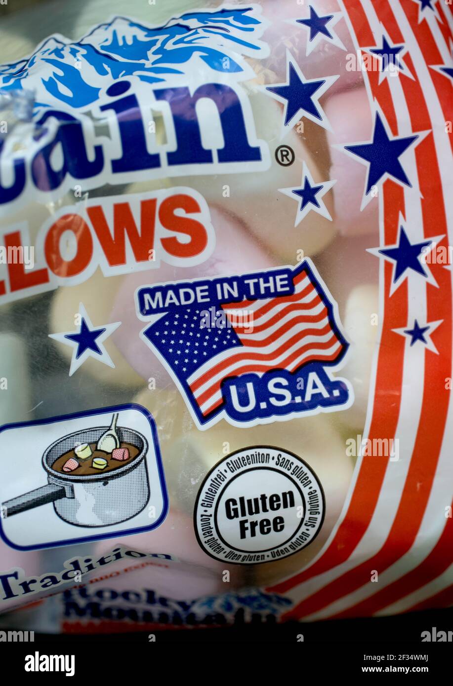Made in the USA" está escrito en una bolsa de malvaviscos que no tienen  gluten Fotografía de stock - Alamy