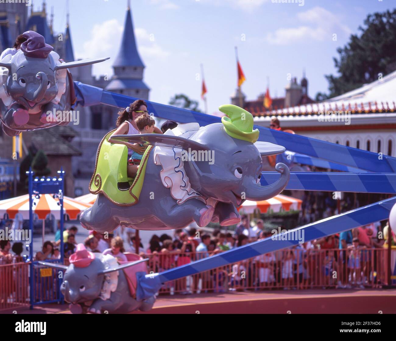 'Dumbo Flying Elephant' ride, Fantasyland Disneyland, Anaheim, California, Estados Unidos de América Foto de stock