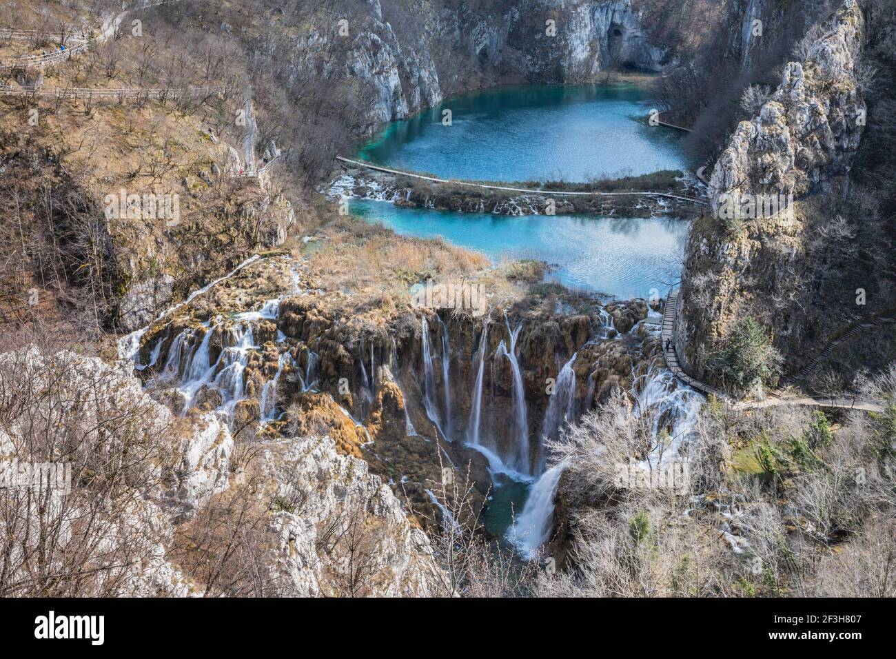 Parque Nacional Lagos de Plitvice a principios de la primavera Foto de stock