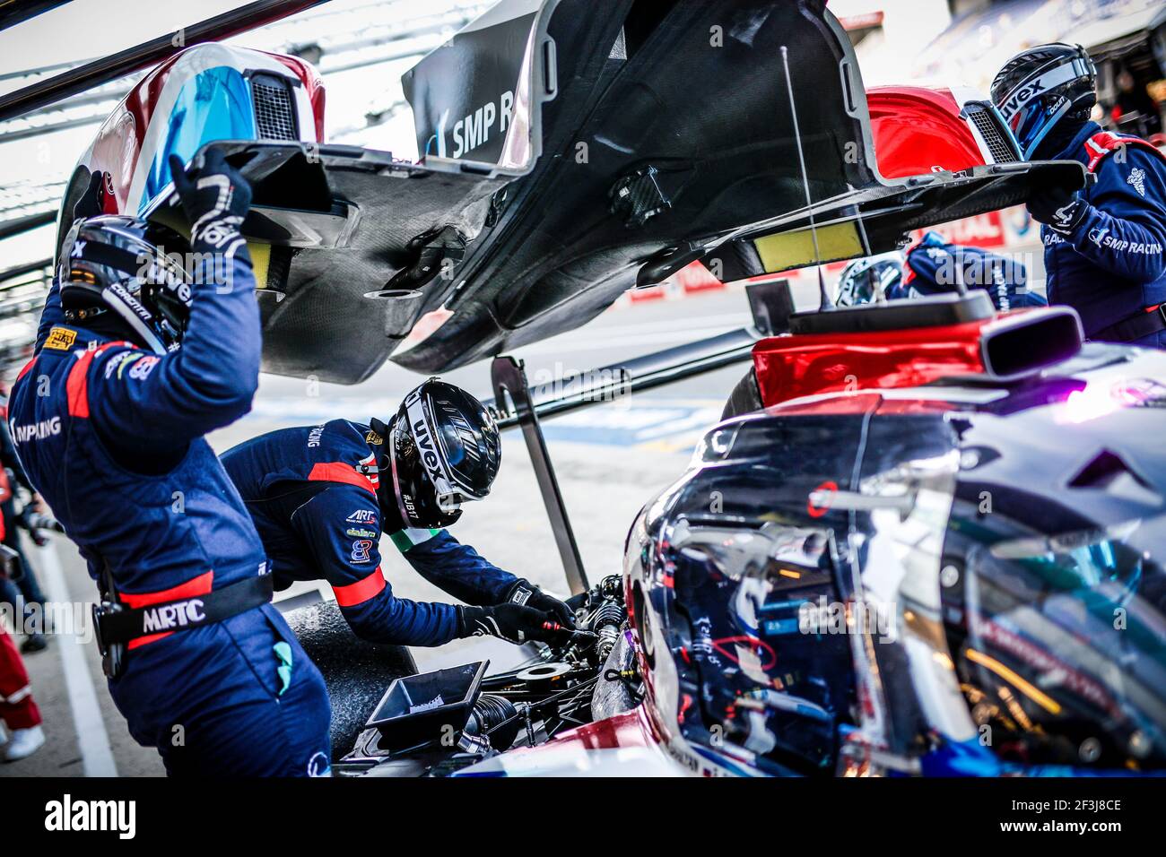 11 ALESHIN Mikhail (rus), PETROV Vitaly (rus), BUTTON Jenson (gbr), BR  ingeniería BR1 AER equipo de carreras SMP, la mecánica en el trabajo en un  pitstop durante la carrera de 2018 le