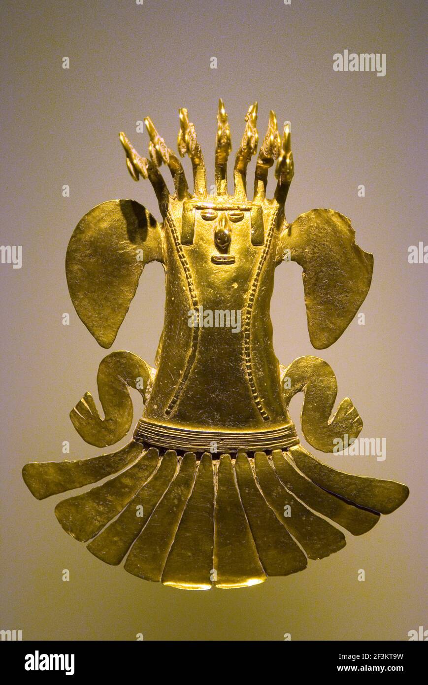Artefacto de oro (ver 0051) del Museo del Oro, Bogotá, Colombia | NINGUNO | Foto de stock