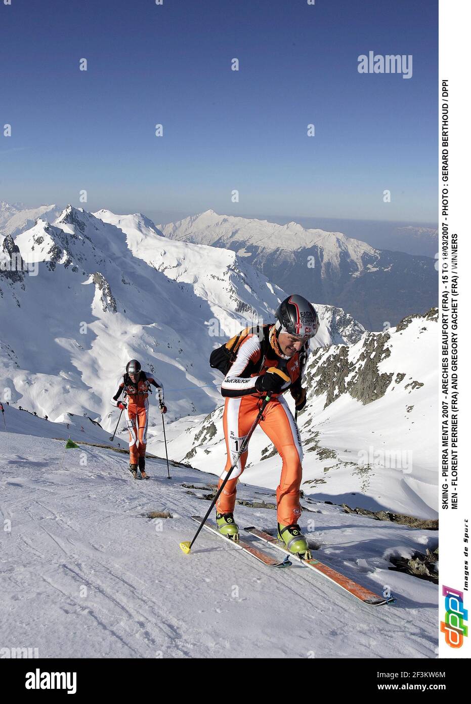 ESQUÍ - PIERRA MENTA 2007 - ARECHES BEAUFORT (FRA) - 15 AL 18/03/2007 -  FOTO : GERARD BERTHOUD / DPPI HOMBRES - FLORENT PERRIER (FRA) Y GREGORY  GACHET (FRA) / GANADORES Fotografía de stock - Alamy
