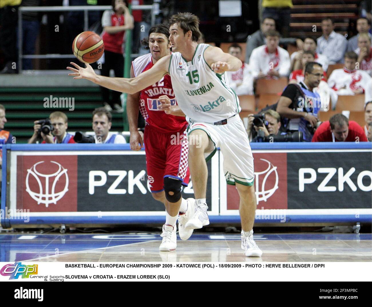 BALONCESTO - CAMPEONATO EUROPEO 2009 - KATOWICE (POL) - 18/09/2009 - FOTO :  HERVE BELLENGER / DPPI ESLOVENIA V CROACIA - ERAZEM LORBEK (SLO Fotografía  de stock - Alamy