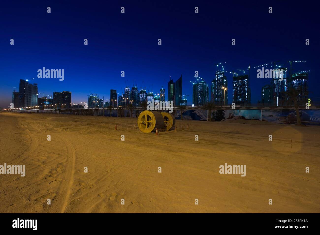 Dubai, Stadtansichten, Nachtaufnahme Foto de stock
