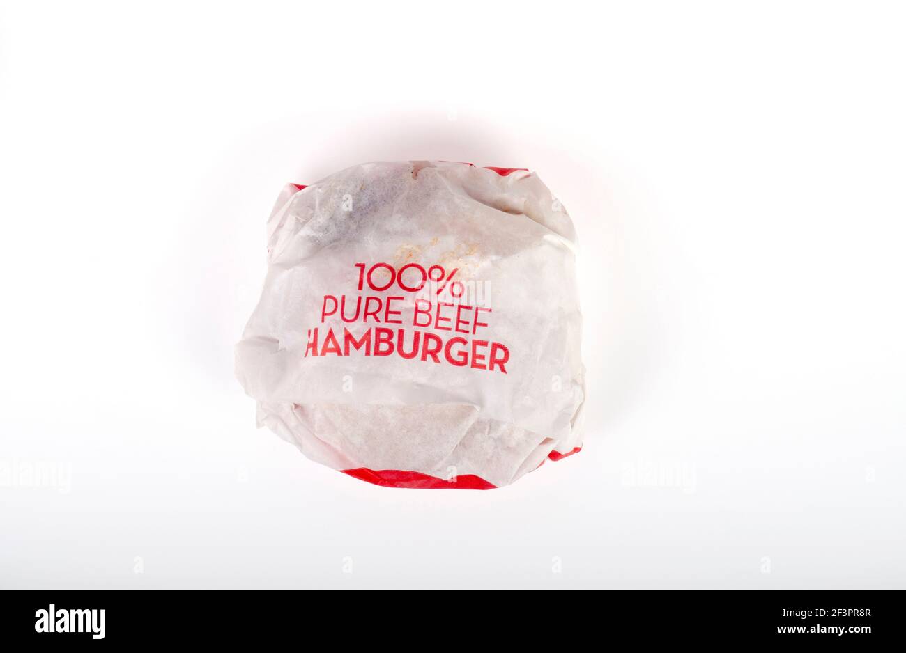 Wendy's envuelta 100% Hamburger de carne pura en blanco Foto de stock